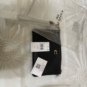 Coach Black Pebbled Leather Wristlet CH818-B4/BK New with tags